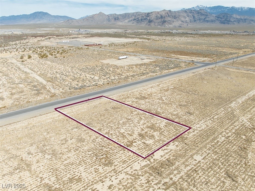4881 East Gamebird Road Property Photo 4