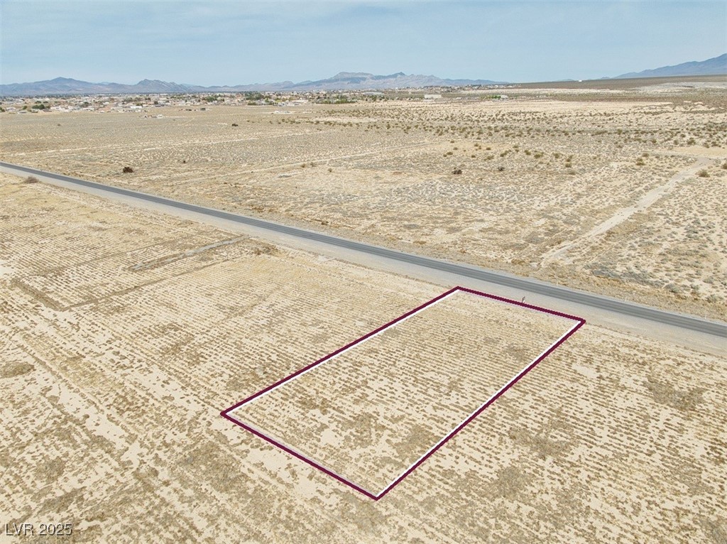 4881 East Gamebird Road Property Photo 7