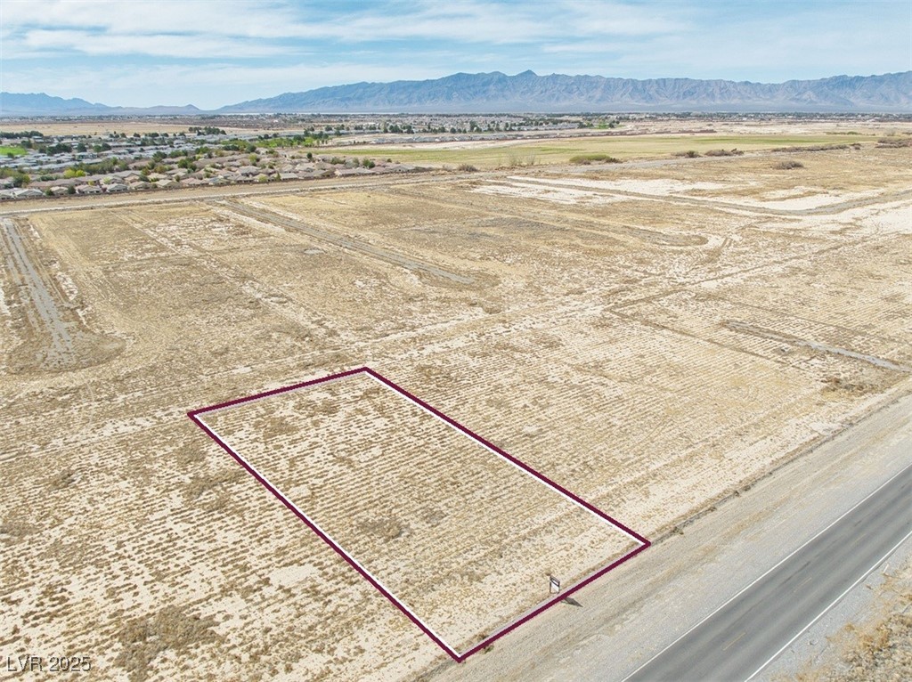 4881 East Gamebird Road Property Photo 8