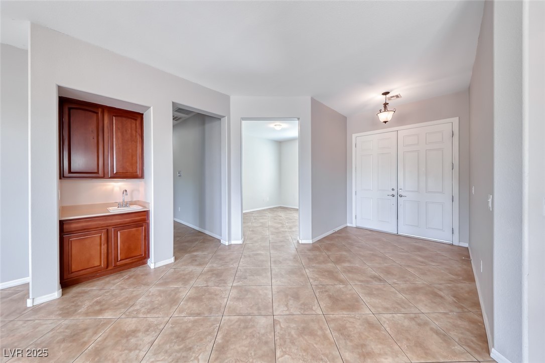 2324 Orangeburg Place Property Photo 4