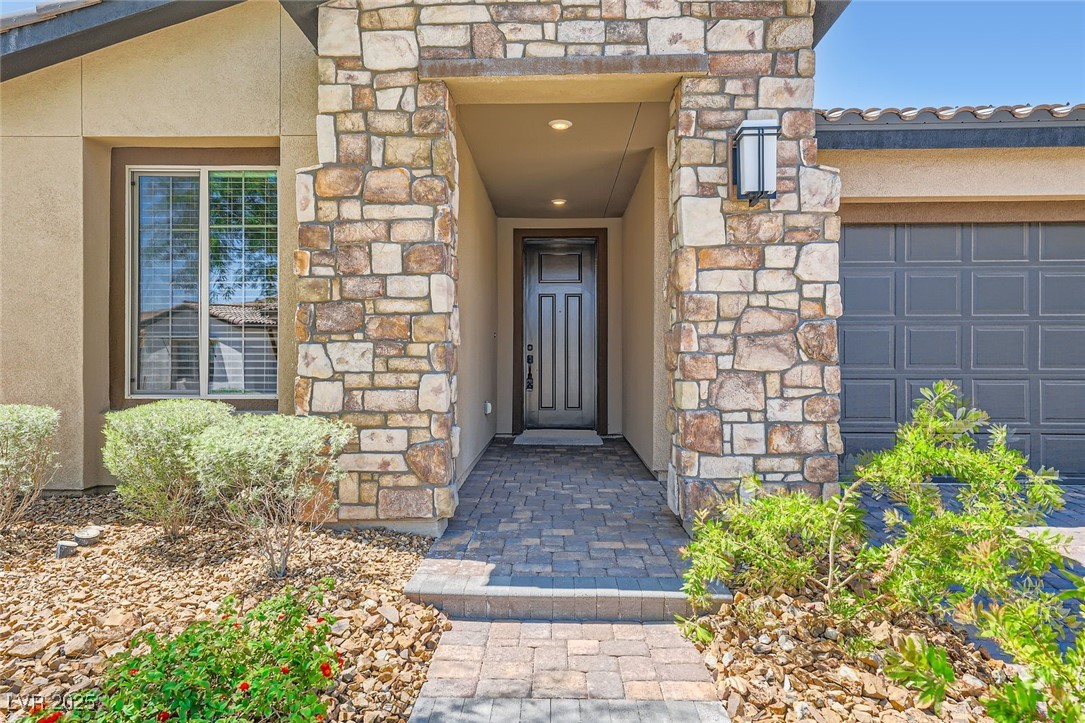 243 Sun Glaze Avenue Property Photo 4