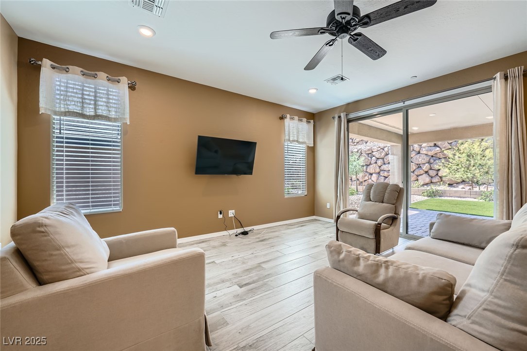 243 Sun Glaze Avenue Property Photo 6