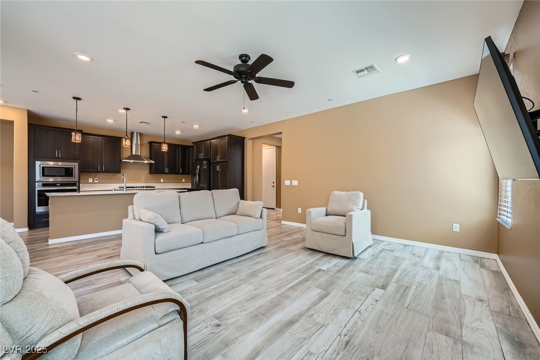 243 Sun Glaze Avenue Property Photo 7