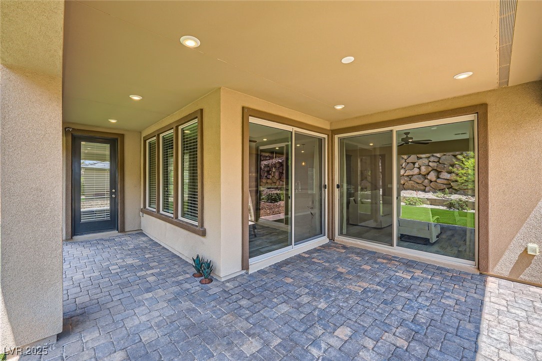243 Sun Glaze Avenue Property Photo 25