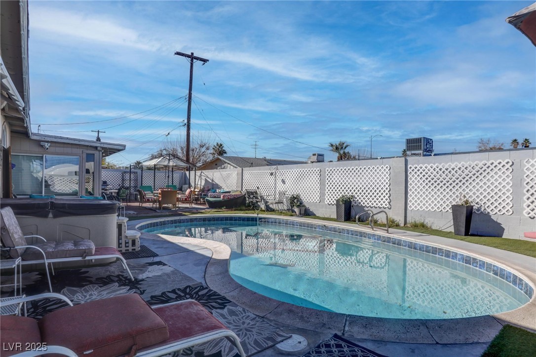 944 De Met Drive Property Photo 38