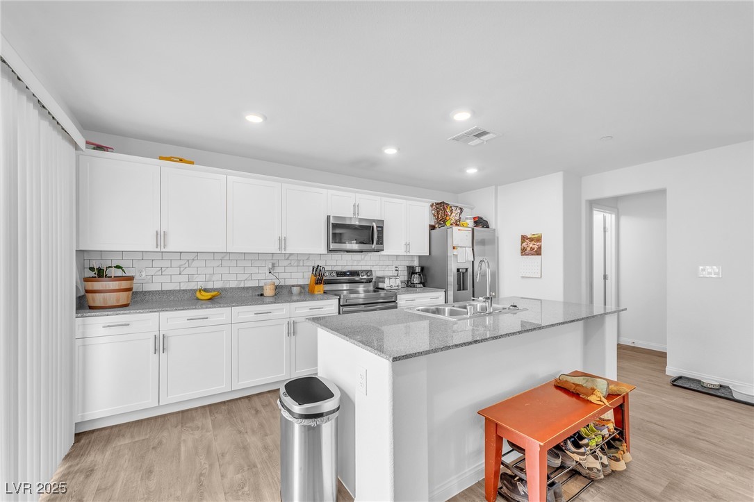 6952 Crimson Shadow Street Property Photo 6