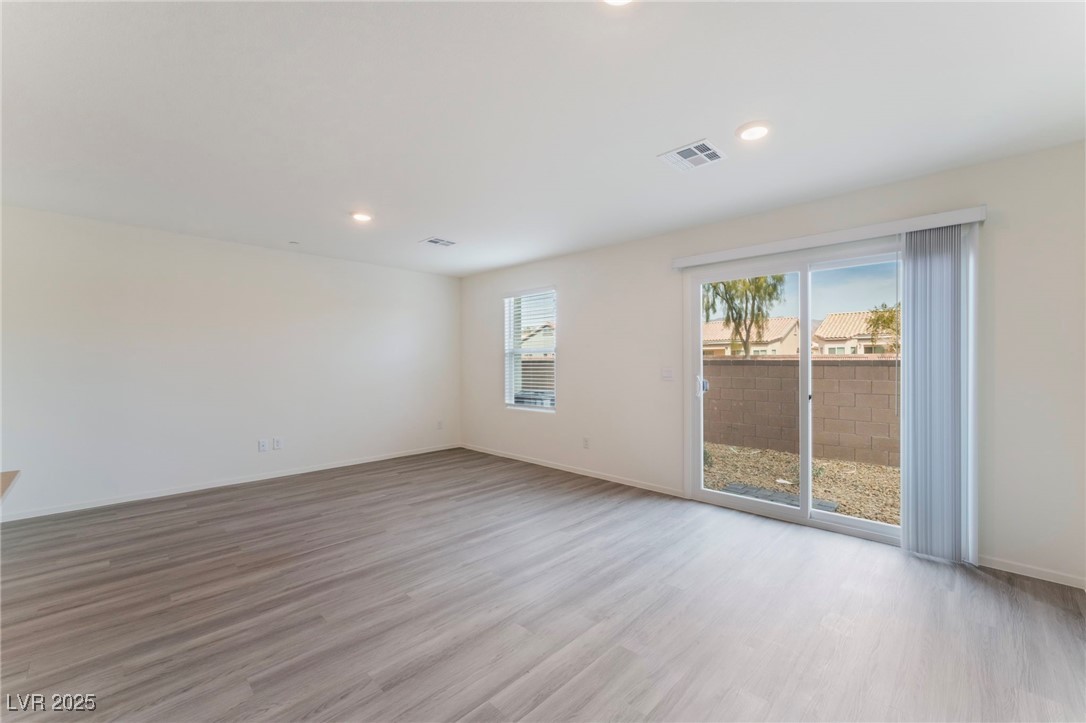 2550 Petunia Garden Avenue Property Photo 4