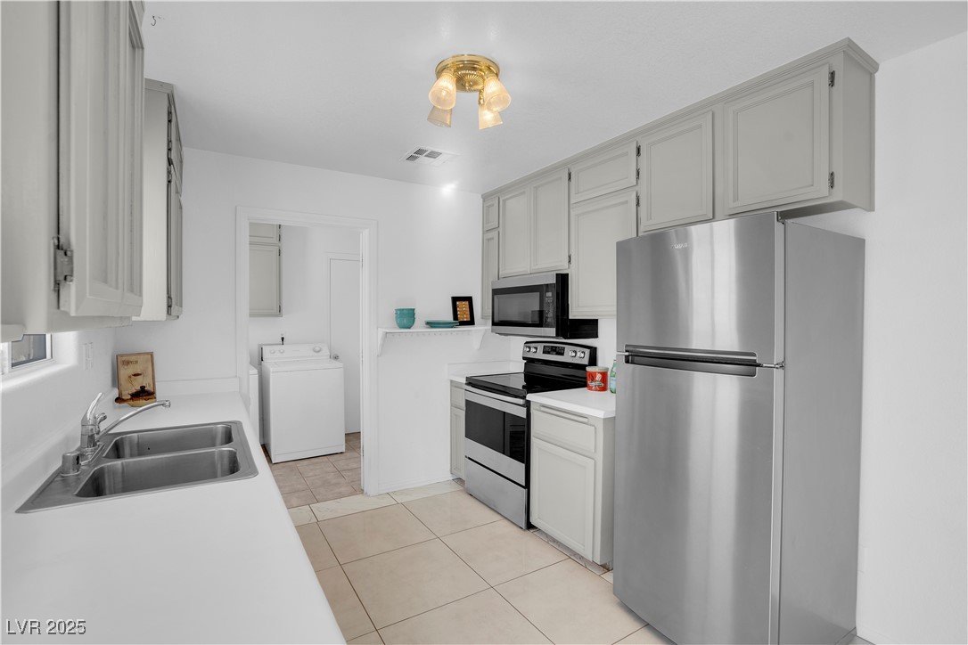 2831 Goldrush Street Property Photo 12