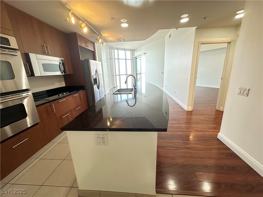 200 West Sahara Avenue 3909 Property Photo 5
