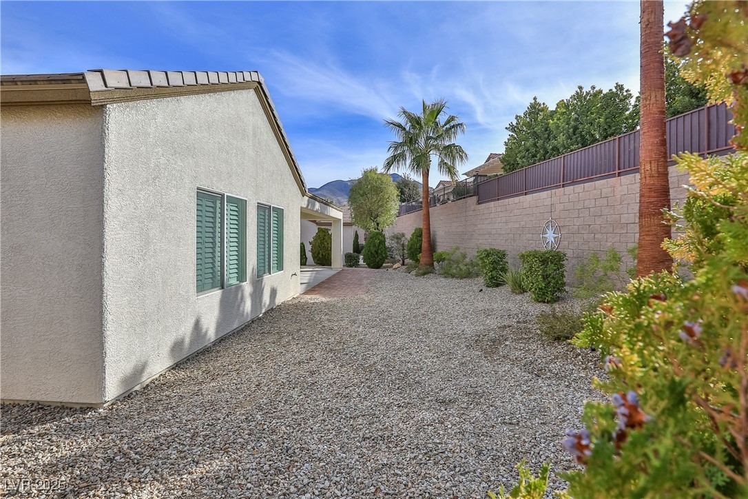 2229 Suffron Hills Court Property Photo 36