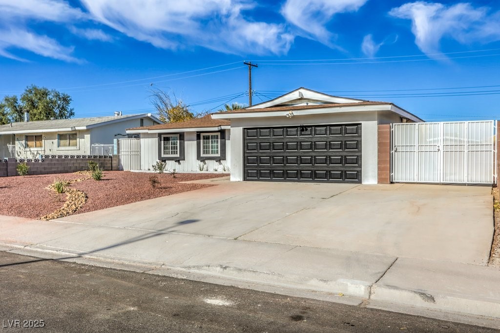 5200 Longridge Avenue Property Photo