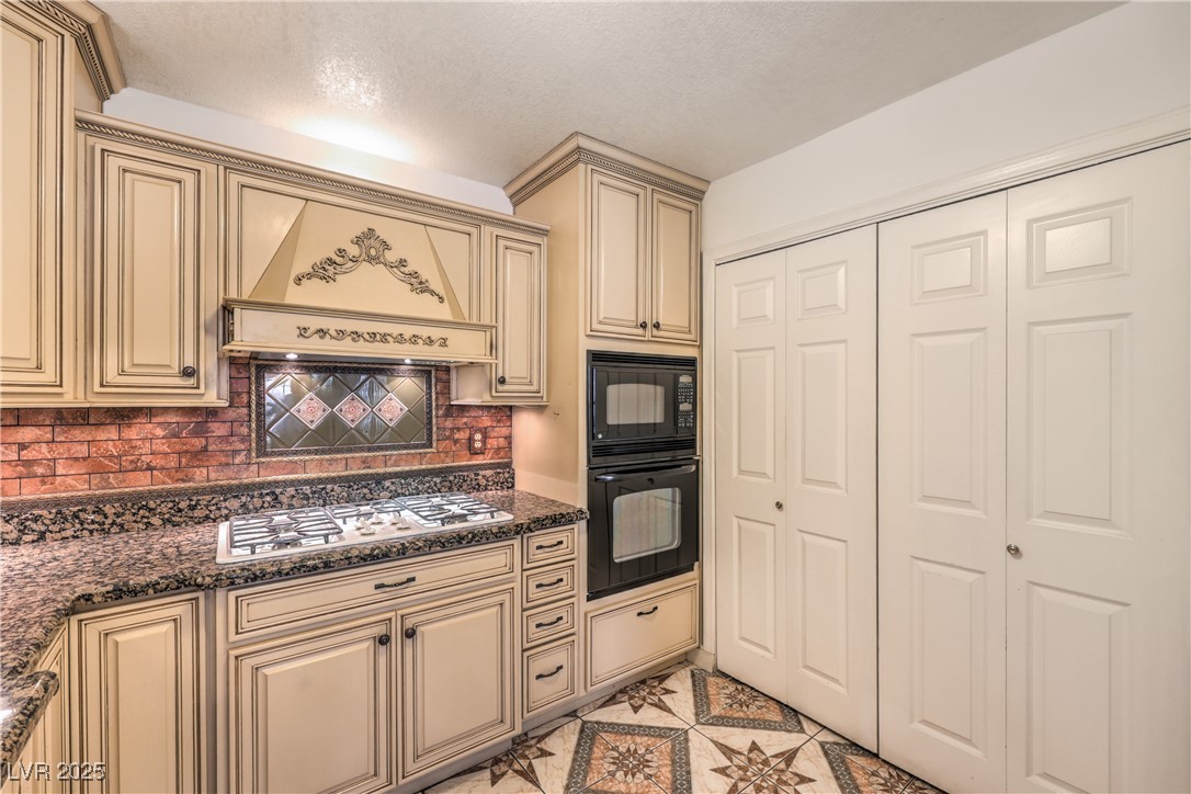 4043 Chalfont Court Property Photo 12
