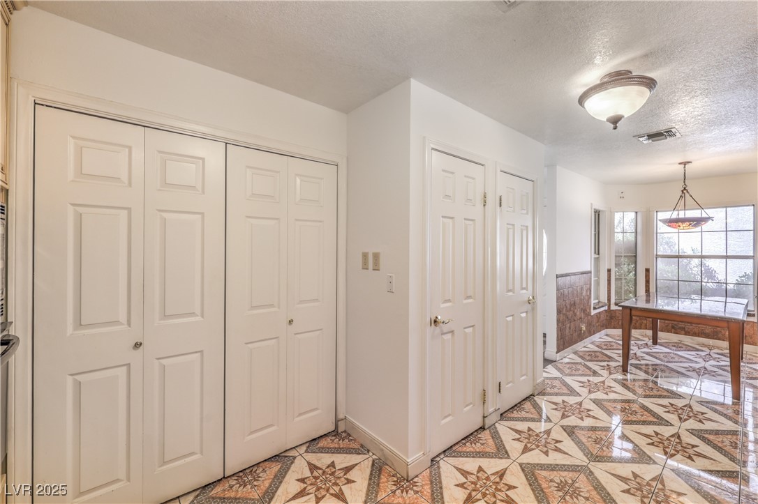4043 Chalfont Court Property Photo 14