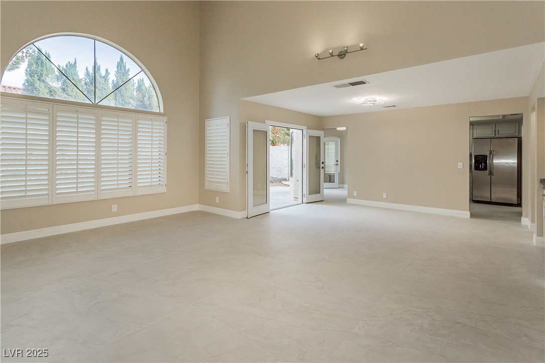 9004 Crystal Glass Drive Property Photo 10