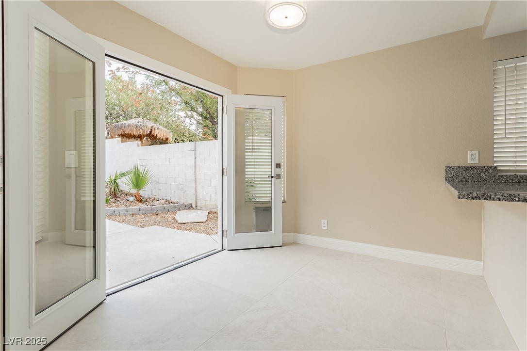 9004 Crystal Glass Drive Property Photo 14