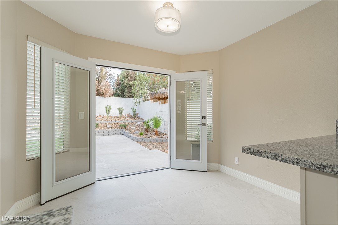9004 Crystal Glass Drive Property Photo 15