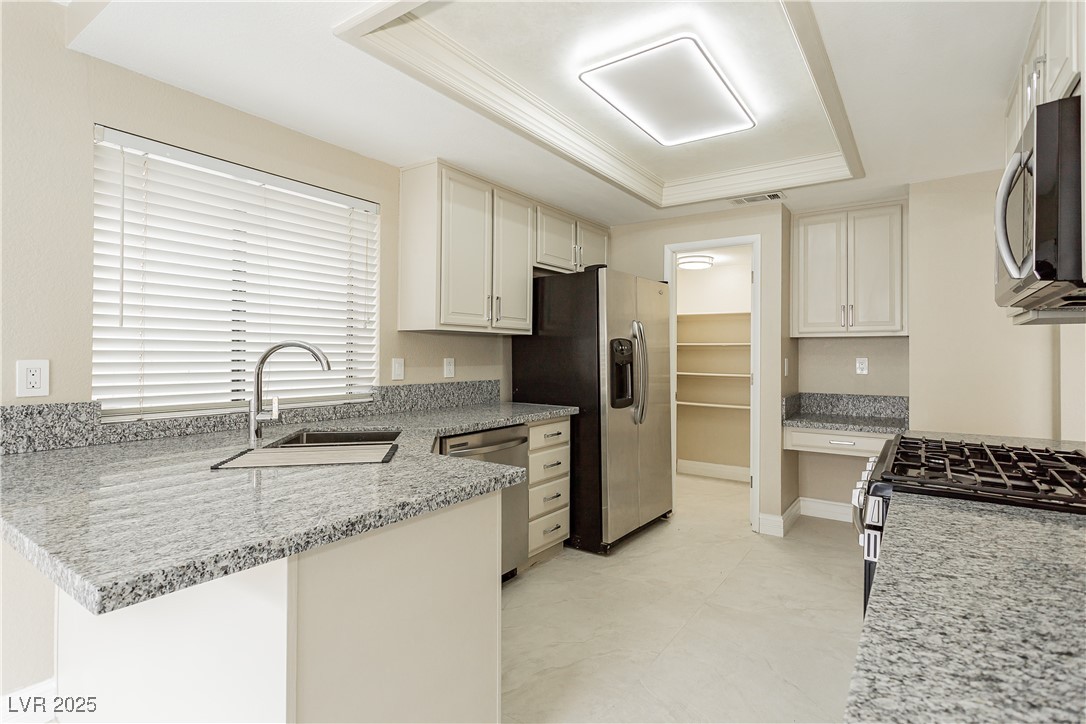 9004 Crystal Glass Drive Property Photo 20