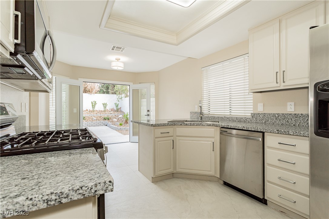 9004 Crystal Glass Drive Property Photo 23