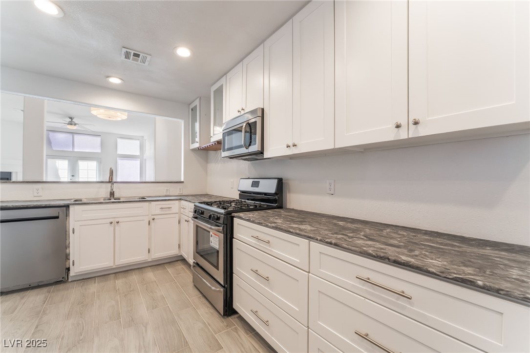 2124 Brighton Shore Street Property Photo 8