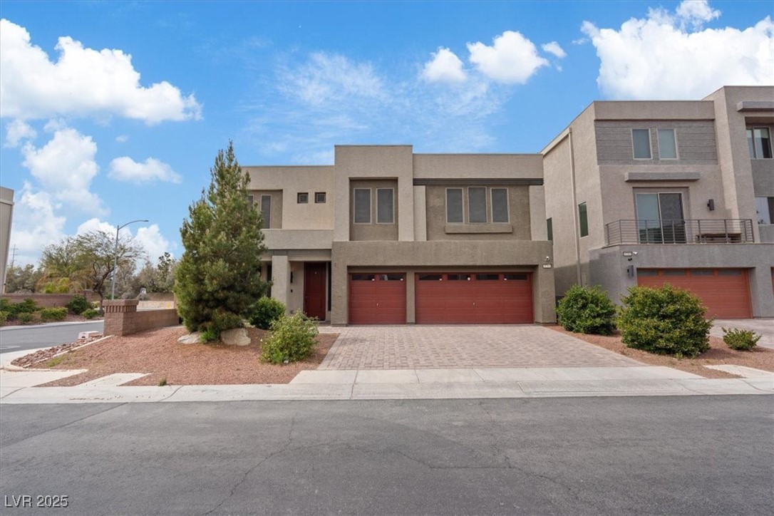 Desert Oasis Real Estate Listings Main Image