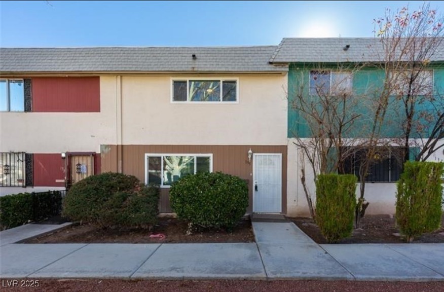 135 Greenbriar Townhouse Way Property Photo