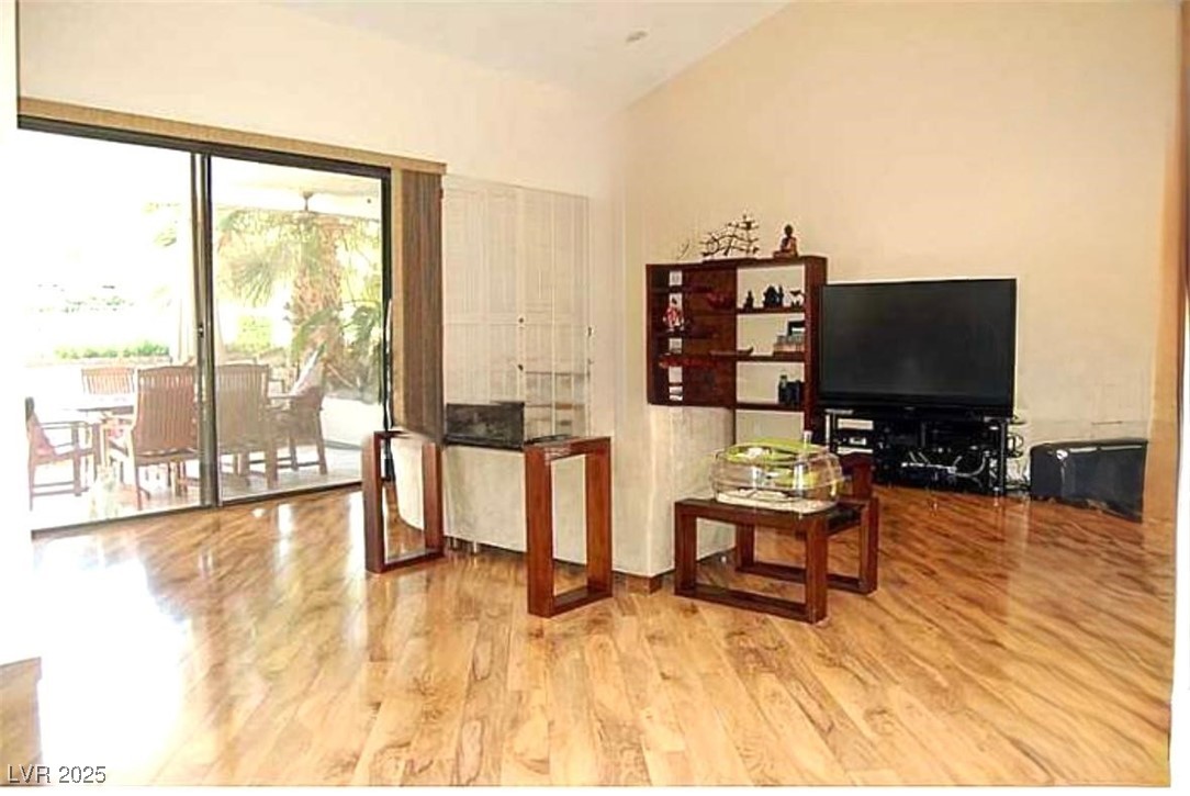 2569 Malabar Avenue Property Photo 4
