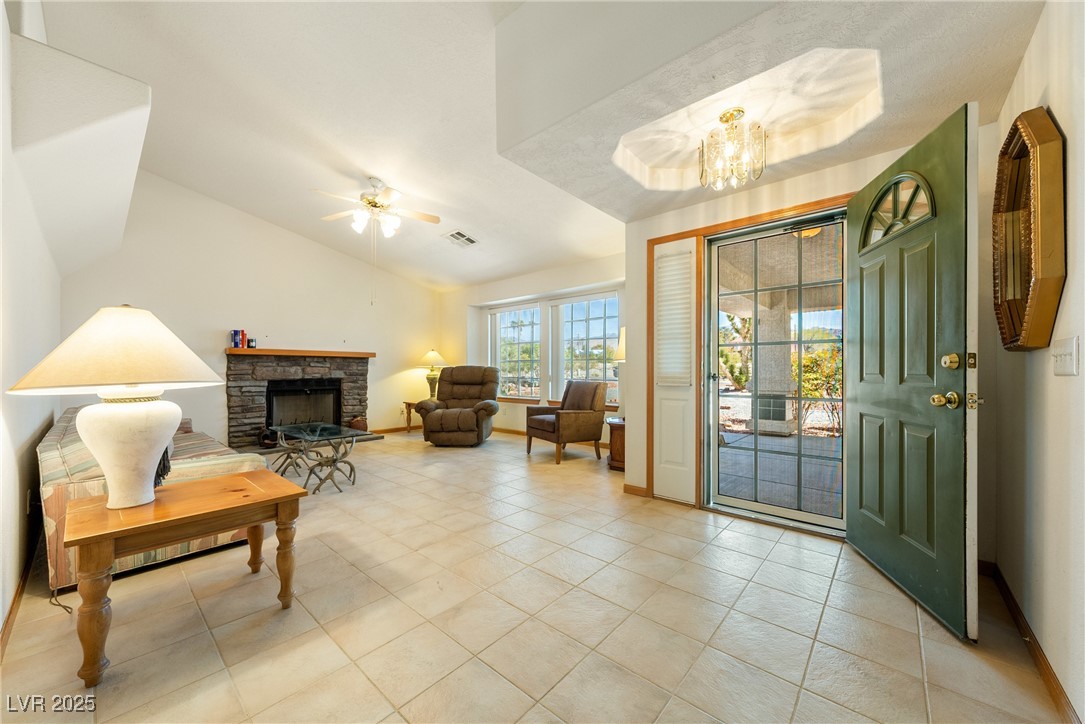 2040 Tucuman Avenue Property Photo 3