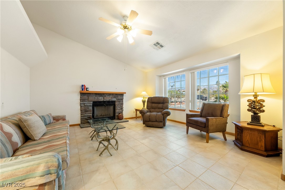 2040 Tucuman Avenue Property Photo 4