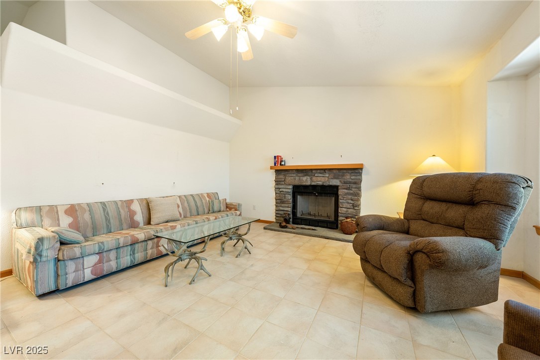 2040 Tucuman Avenue Property Photo 5