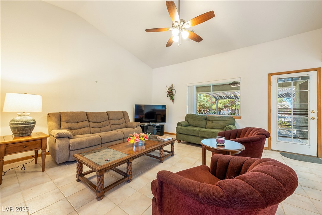 2040 Tucuman Avenue Property Photo 6