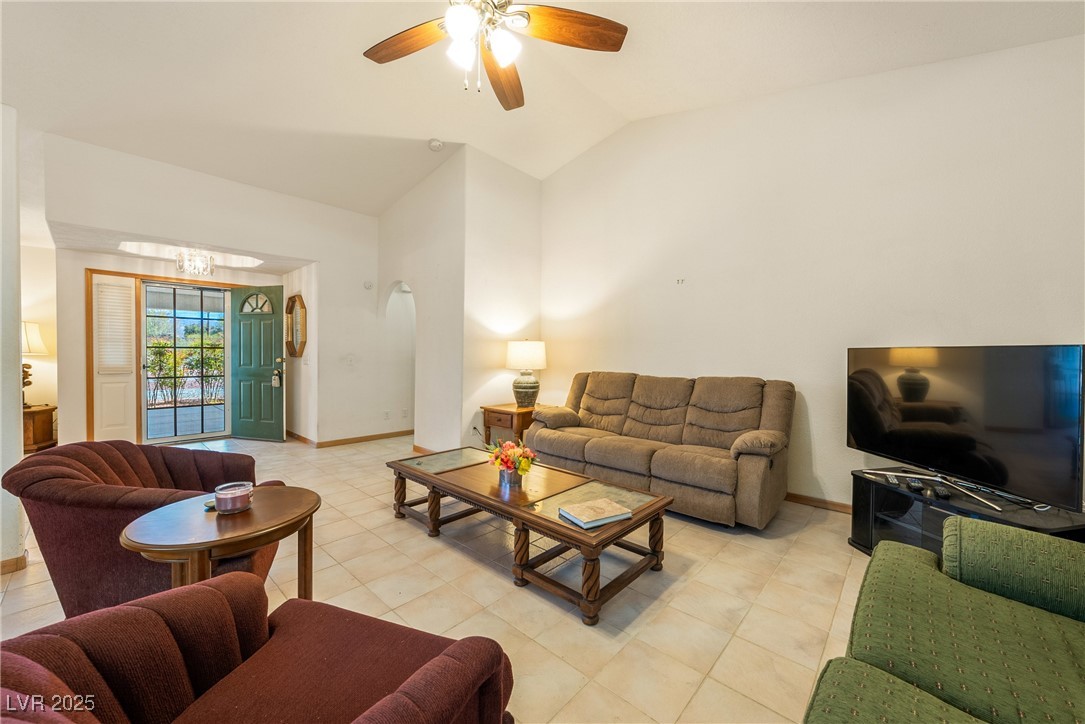 2040 Tucuman Avenue Property Photo 7