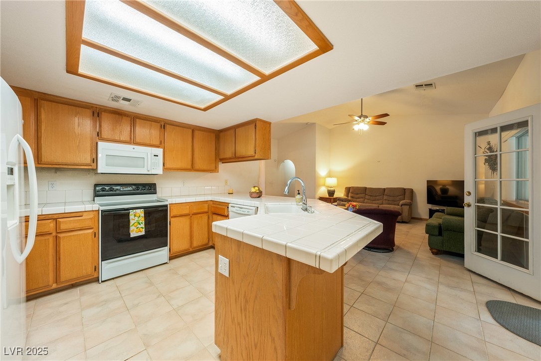 2040 Tucuman Avenue Property Photo 11