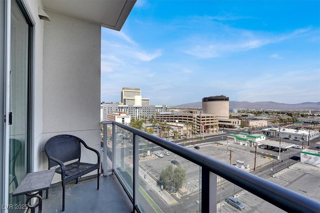 150 Las Vegas Boulevard 918 Property Photo 16