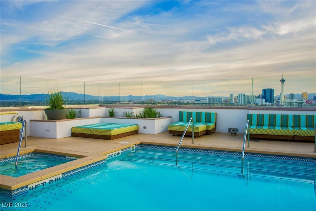 150 Las Vegas Boulevard 918 Property Photo 28