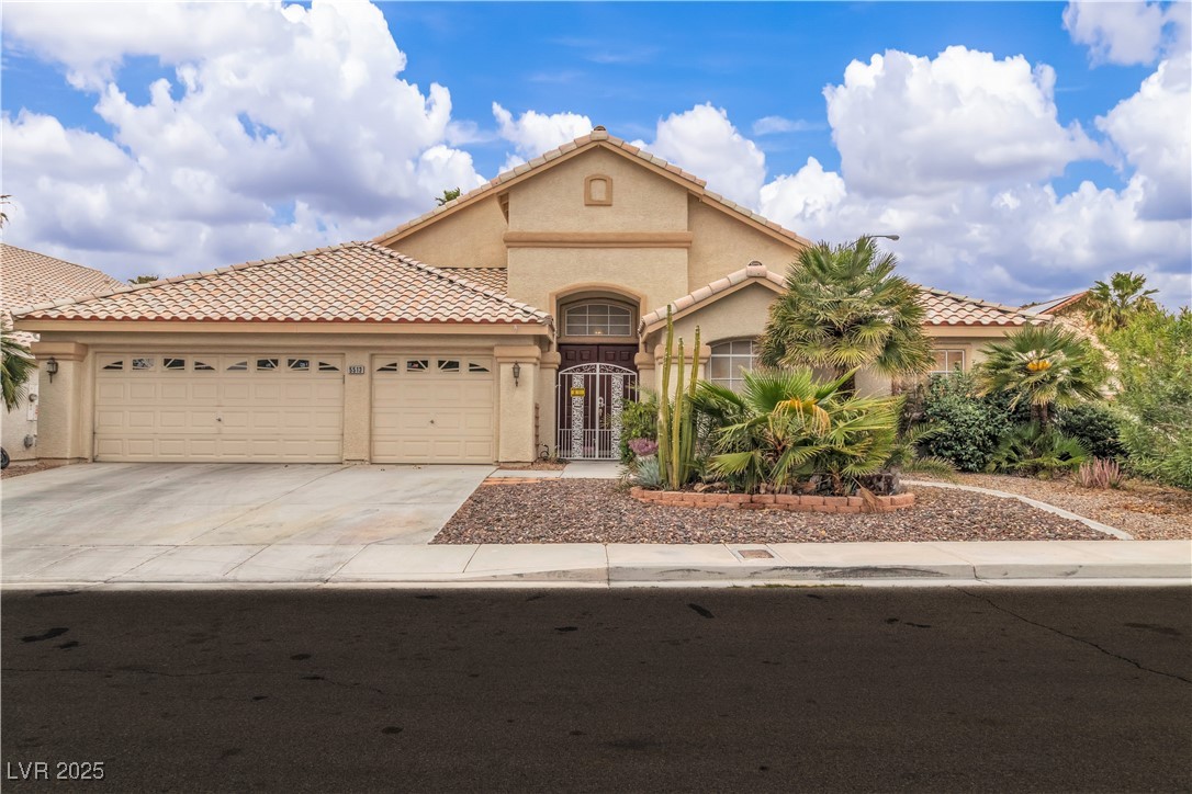 5513 Oakview Falls Court Property Photo 1