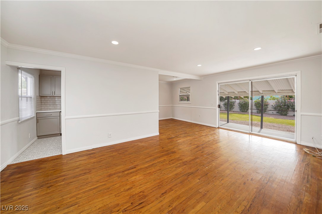 1044 Hassett Avenue Property Photo