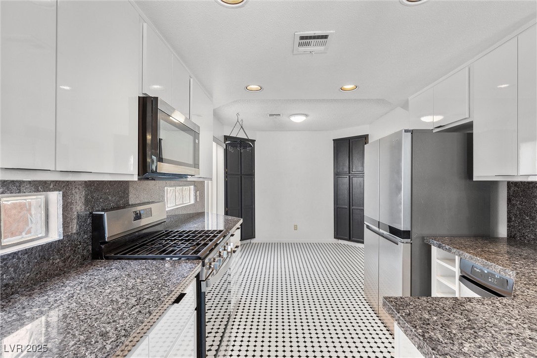 1403 Bareback Court Property Photo 8