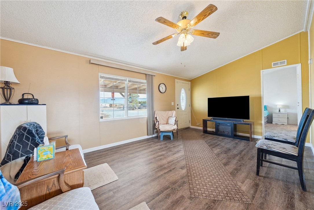 1341 Rancho View Drive Property Photo 3