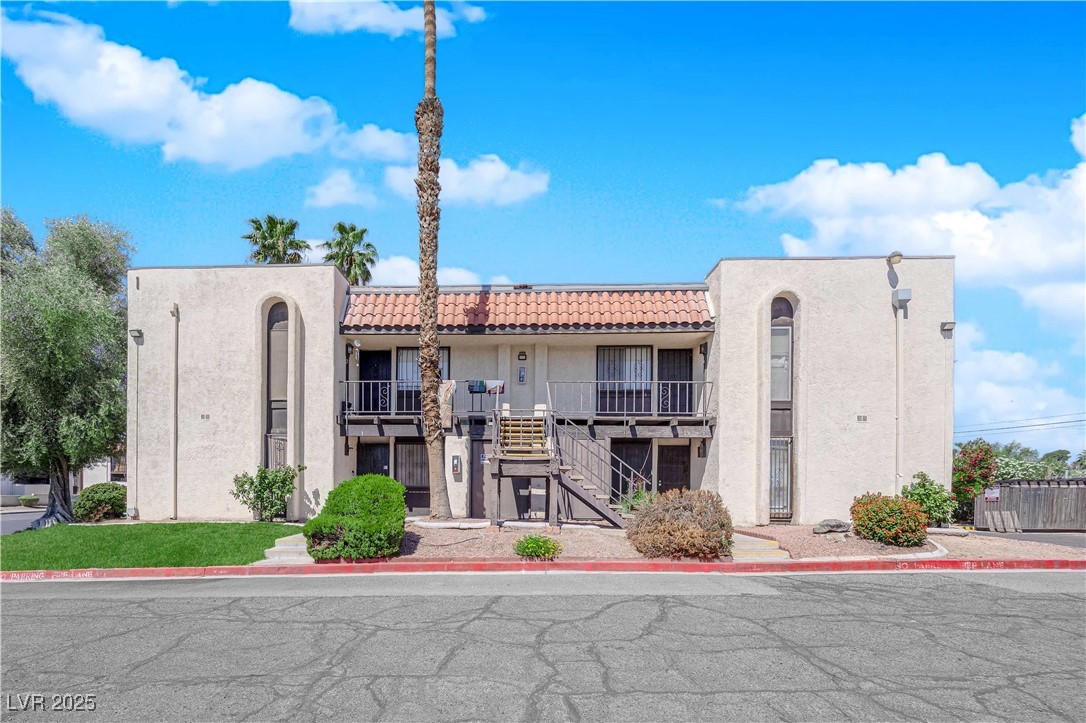 1440 Vegas Valley Drive 1 Property Photo 2