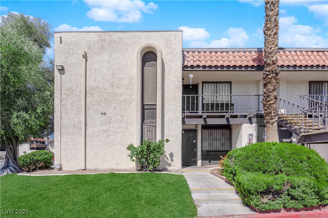 1440 Vegas Valley Drive 1 Property Photo 3