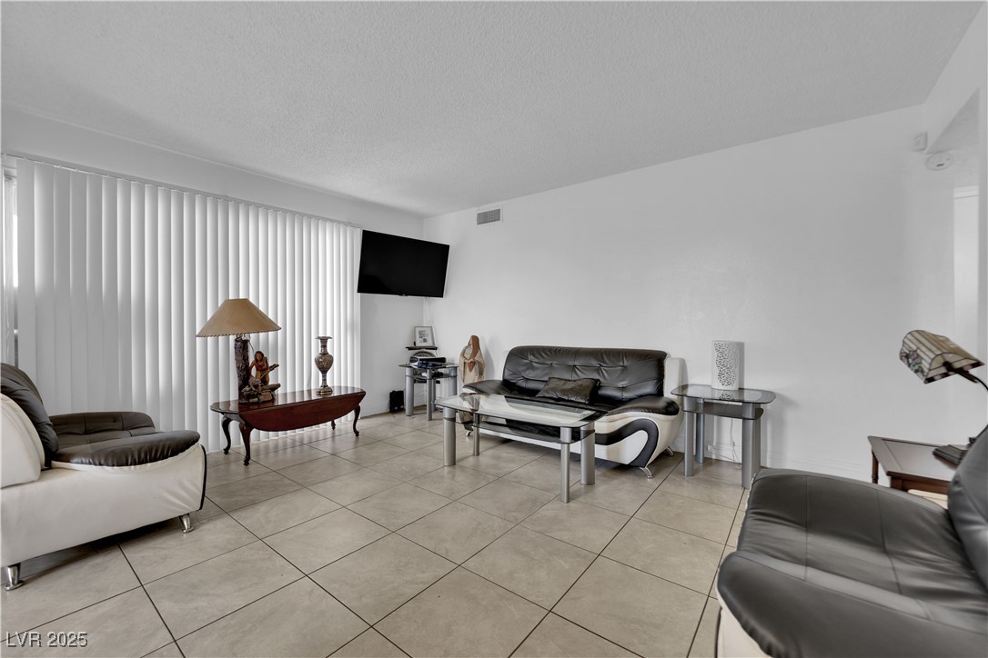 1440 Vegas Valley Drive 1 Property Photo 4