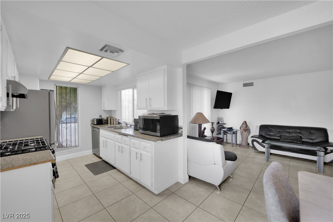 1440 Vegas Valley Drive 1 Property Photo 7