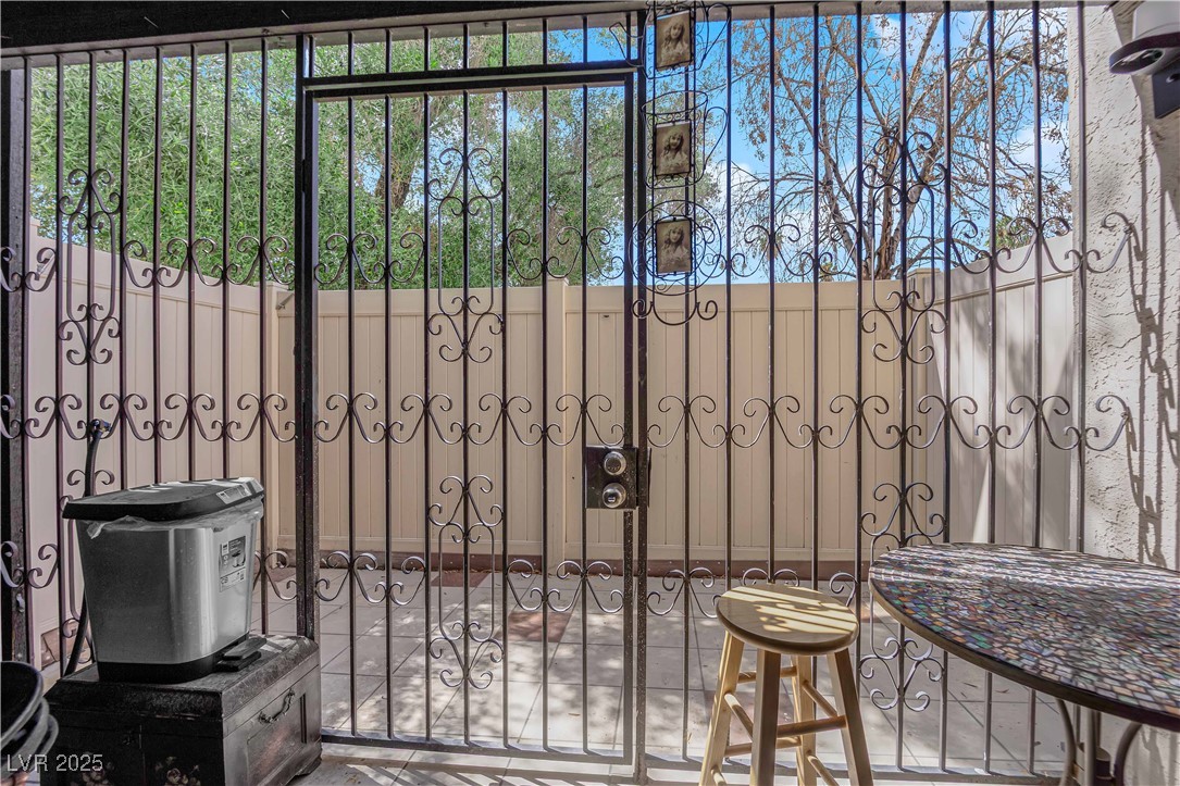 1440 Vegas Valley Drive 1 Property Photo 14