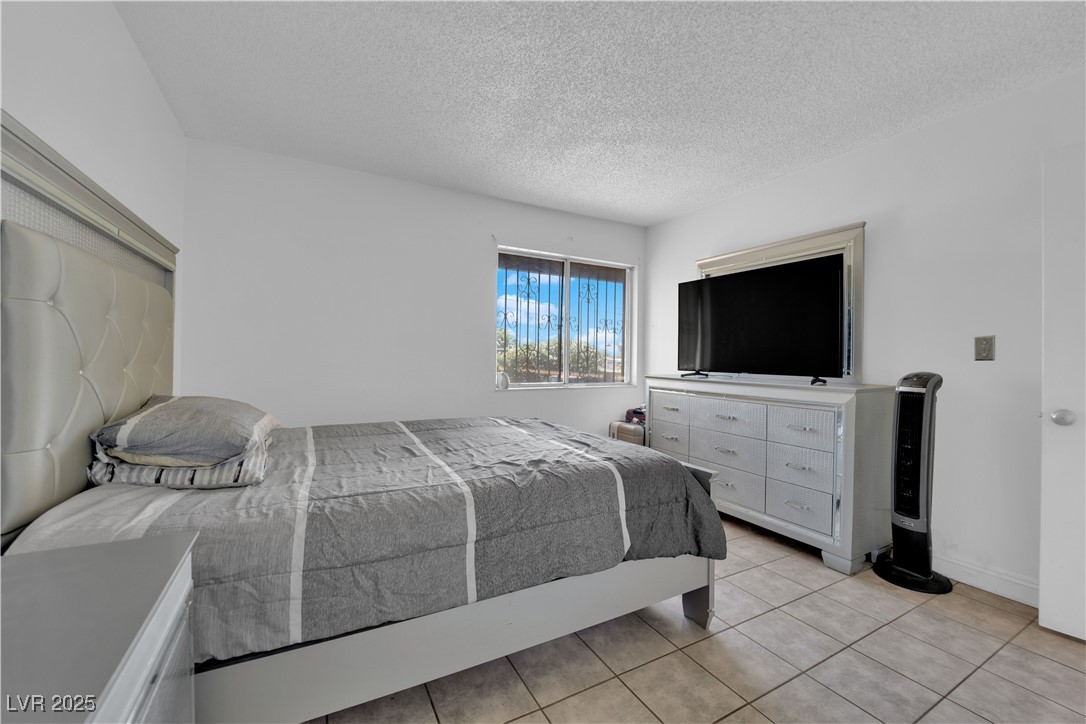 1440 Vegas Valley Drive 1 Property Photo 16