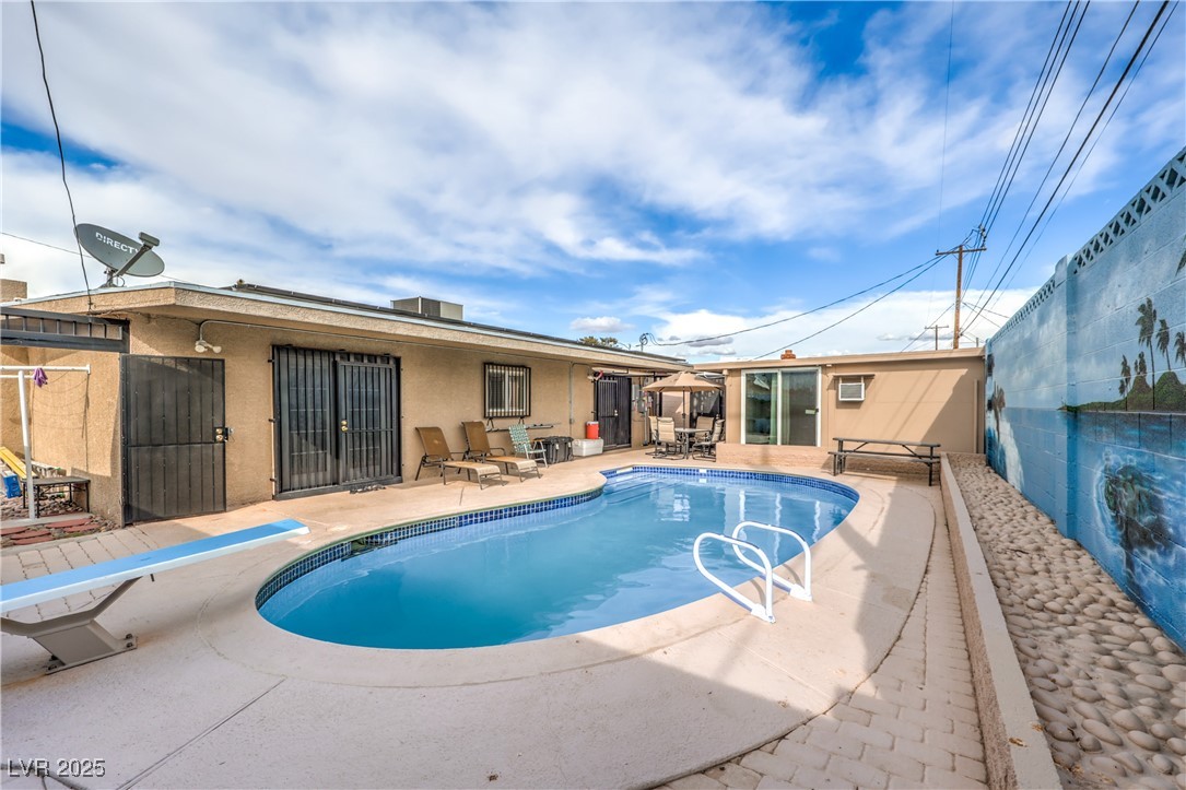 5093 Sun Valley Drive Property Photo 1