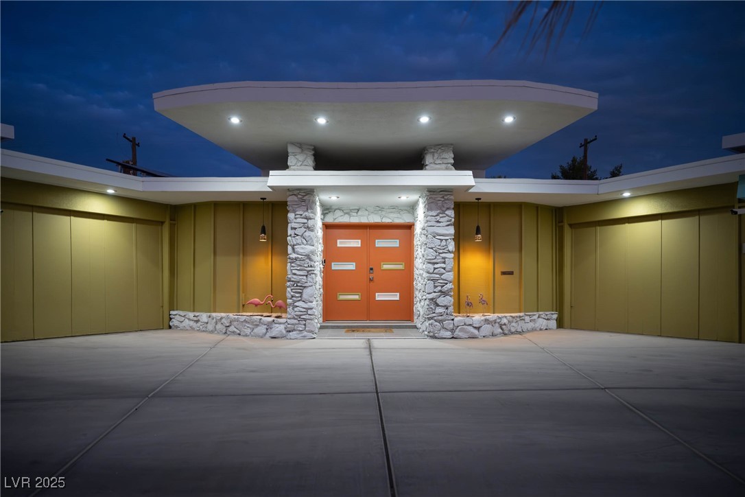3586 Spencer Street Property Photo