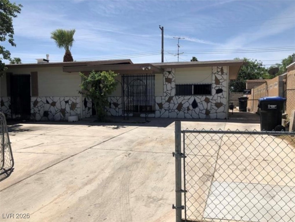725 Miller Avenue Property Photo
