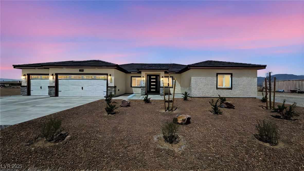 2900 West Jaybird Street Property Photo 1