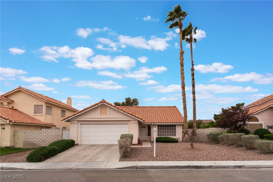 1335 Heather Oaks Way Property Photo 1