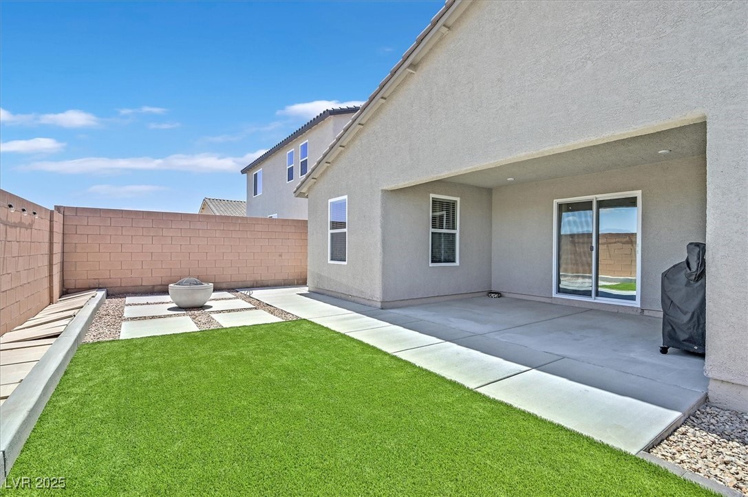 442 Bridal Veil Falls Street Property Photo 2